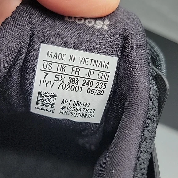 NiB Adidas Ultraboost in Black size 7 - Picture 6 of 12